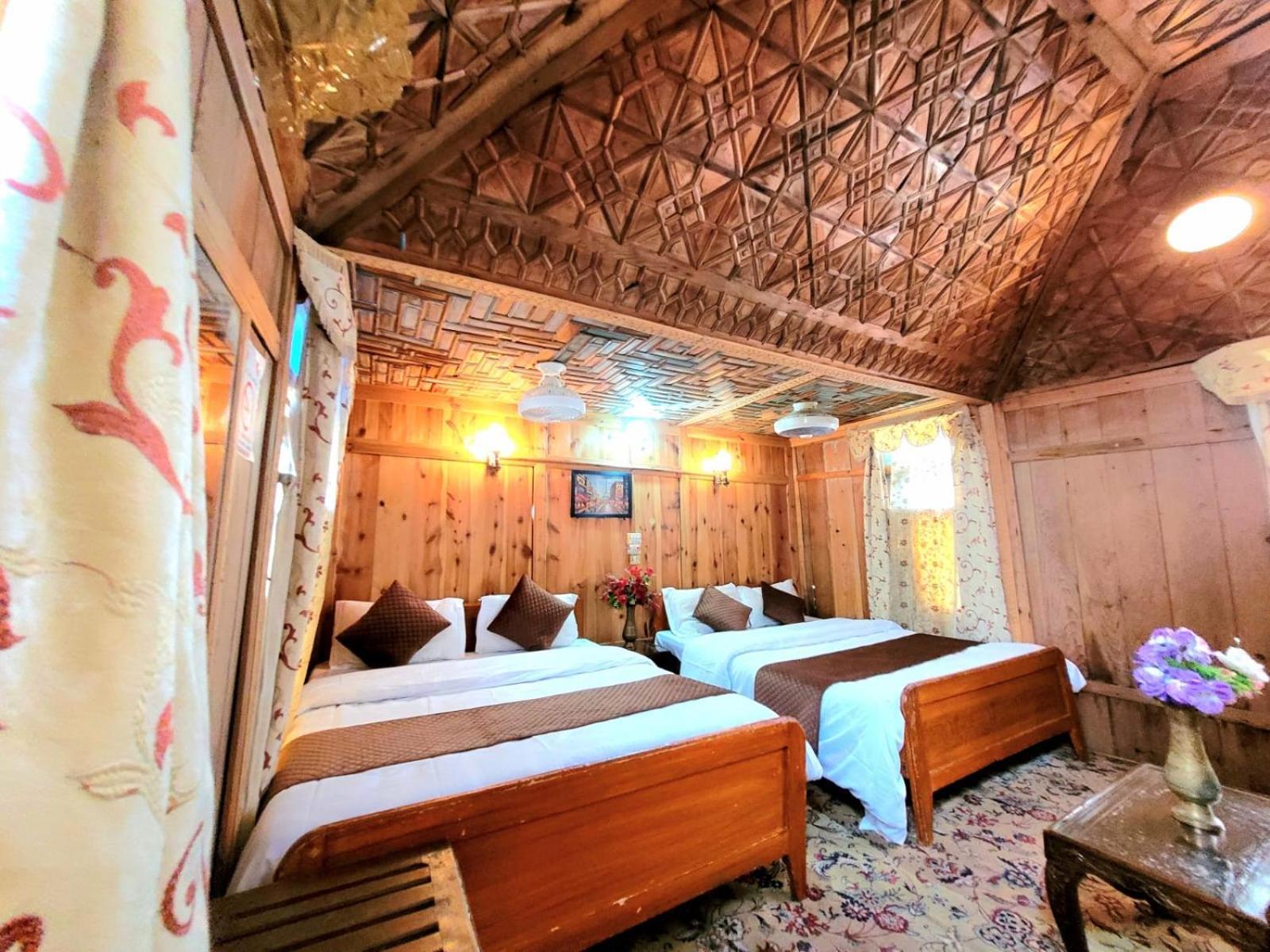 The Heritage Safina Group Of Houseboats Srīnagar Exterior foto