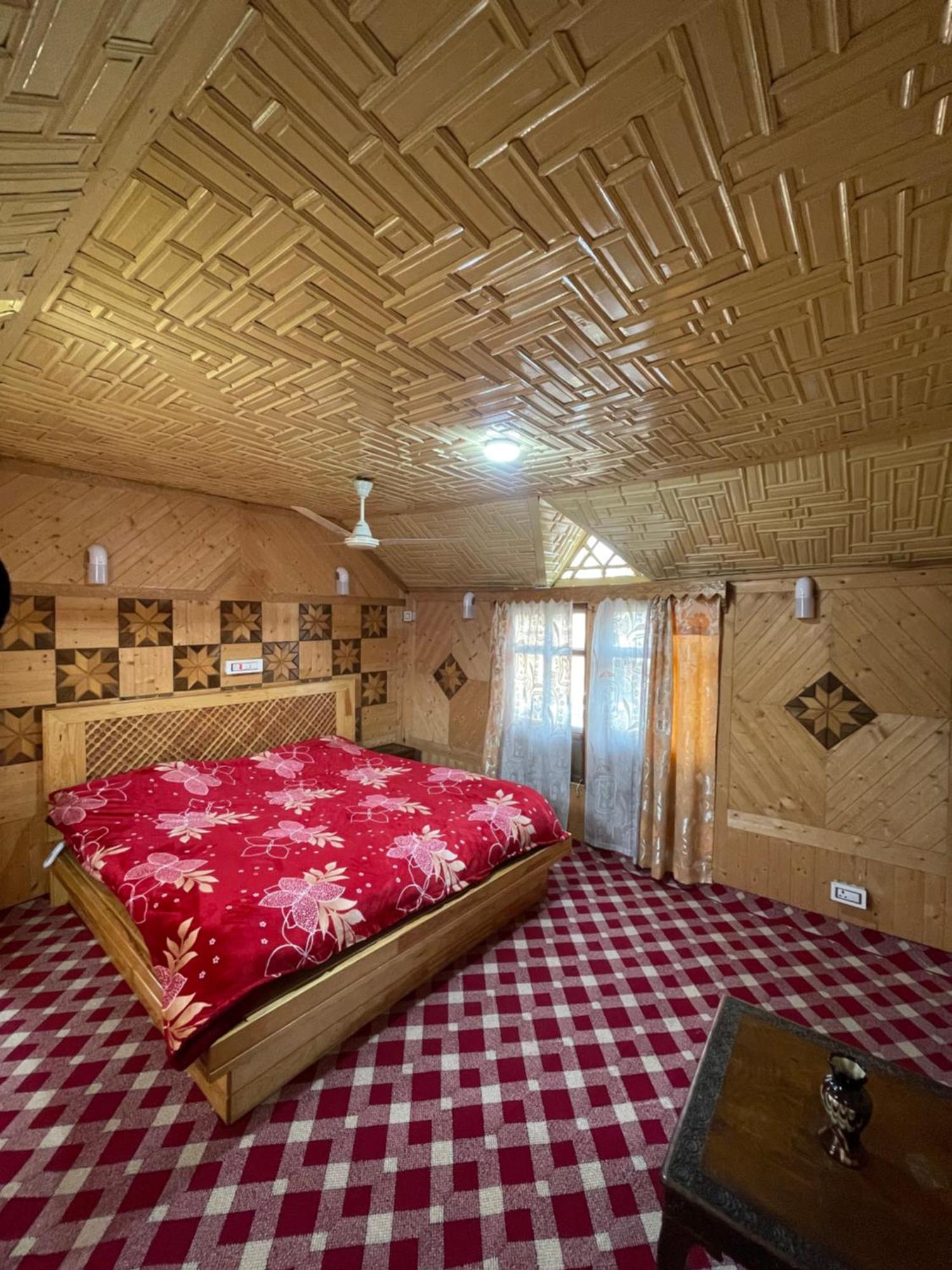 The Heritage Safina Group Of Houseboats Srīnagar Exterior foto